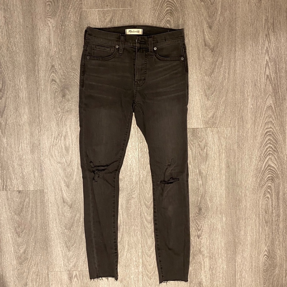 Black ripped Madewell 9” high-rise skinny jeans